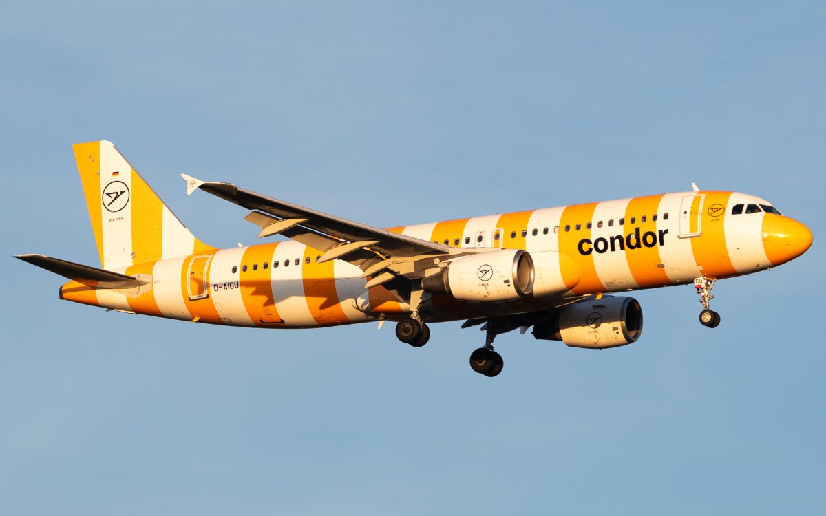 D-AICU, Airbus A320-214, photographed by Luca Vasiliu