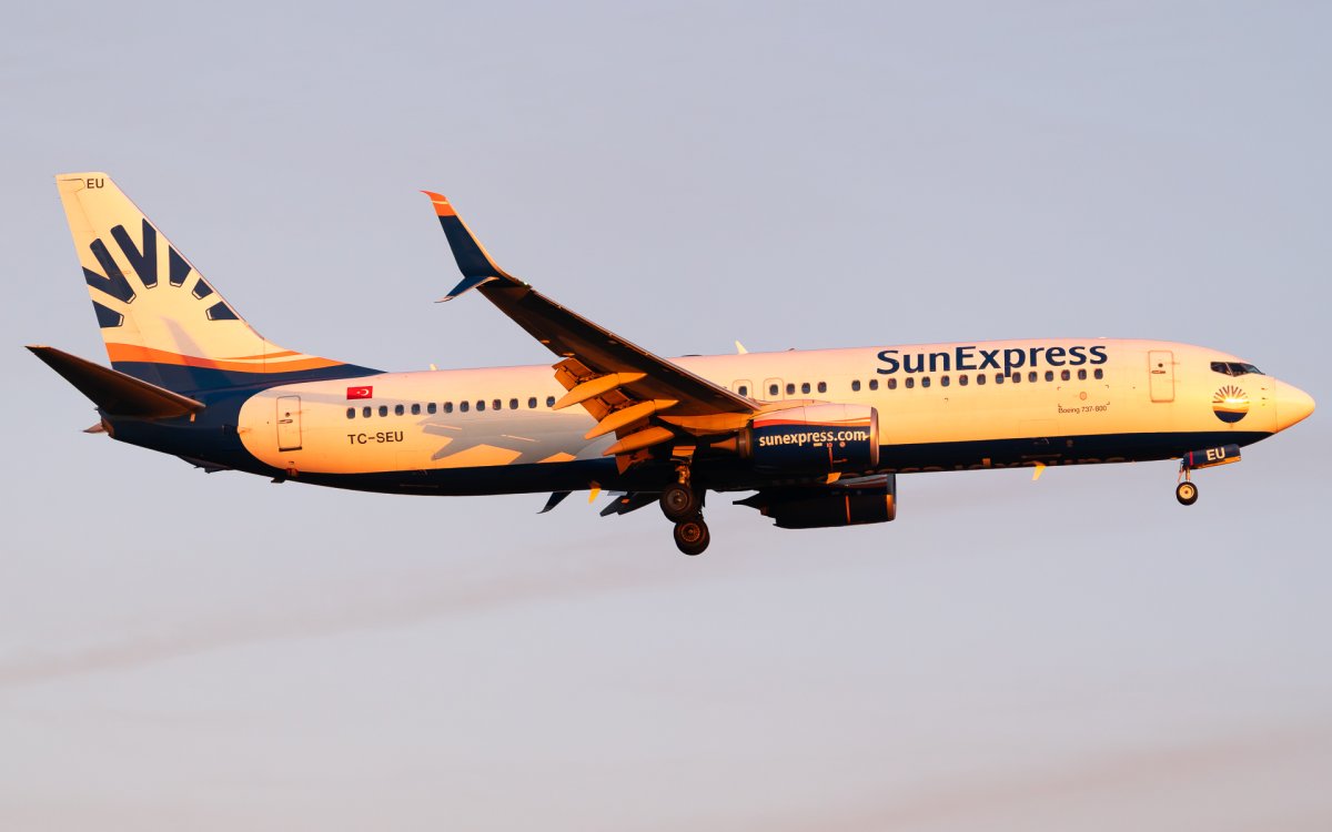 TC-SEU, Boeing 737-8HC, photographed by Luca Vasiliu