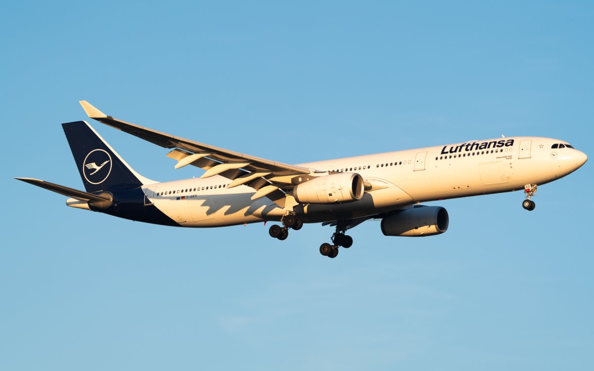 D-AIKS, Airbus A330-343, photographed by Luca Vasiliu