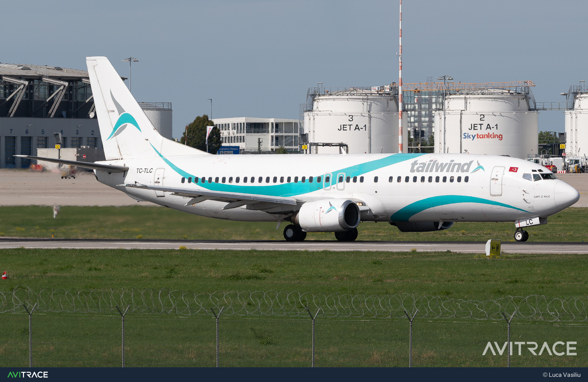 TC-TLC, Boeing 737-4Q8, photographed by Luca Vasiliu
