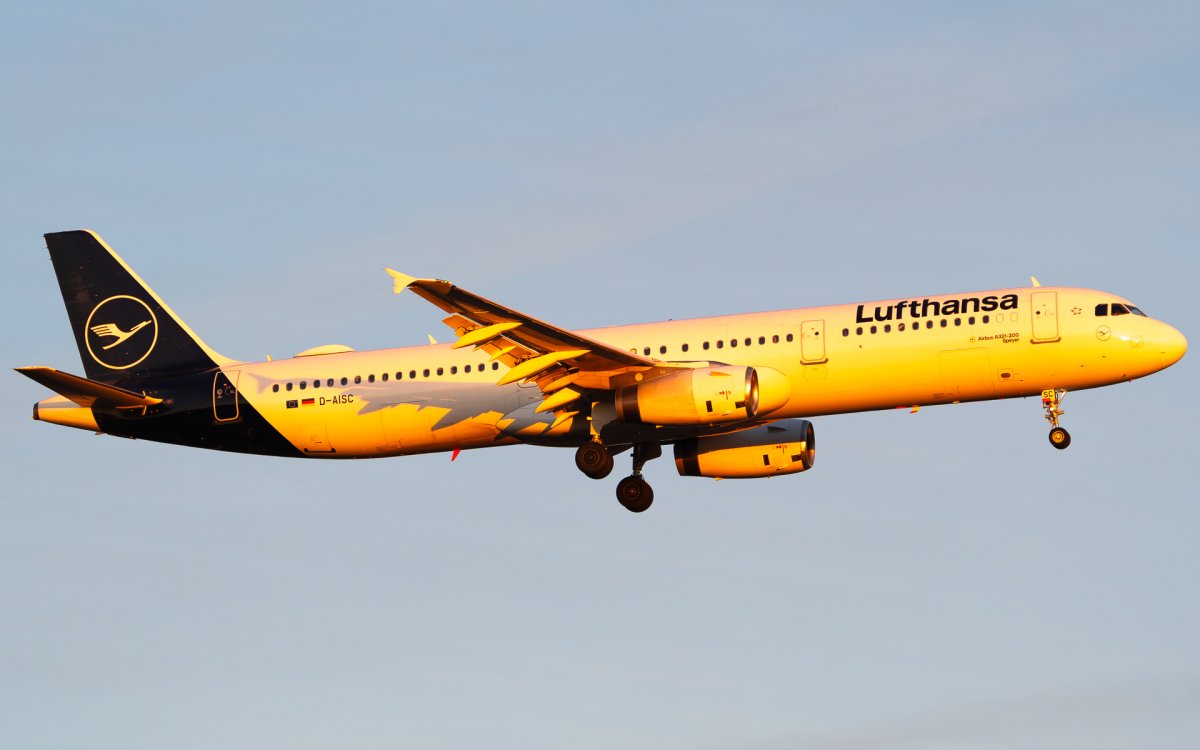 D-AISC, Airbus A321-231, photographed by Luca Vasiliu