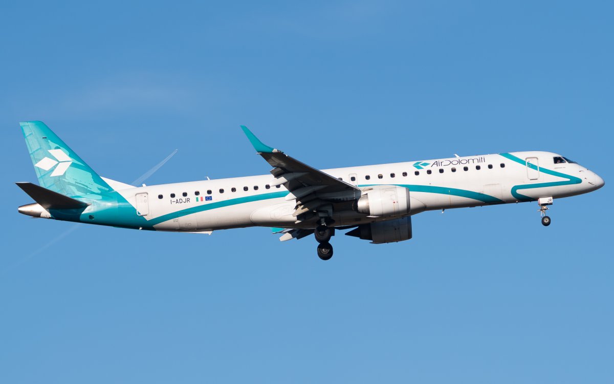 I-ADJR, Embraer ERJ-190-200LR, photographed by Luca Vasiliu