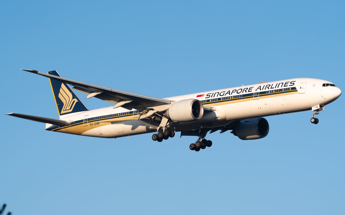 9V-SNB, Boeing 777-312(ER), photographed by Luca Vasiliu