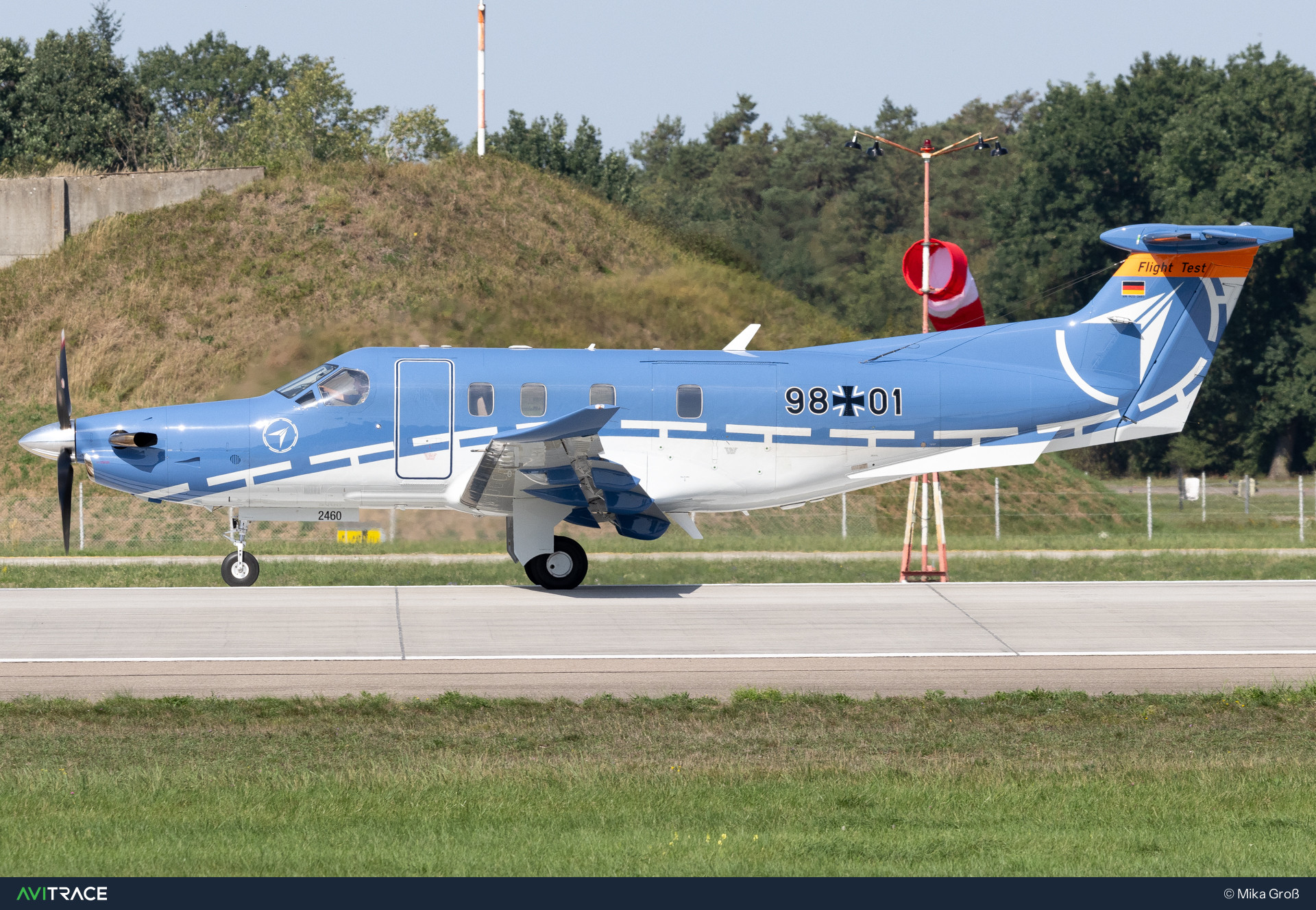 98-01, PC-12/47E NGX, photographed by Mika Groß