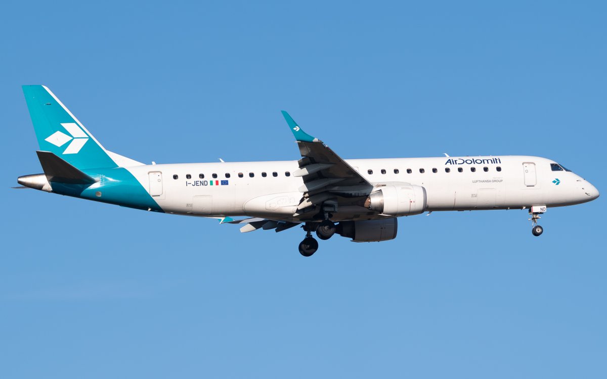 I-JEND, Embraer ERJ-190-100LR, photographed by Luca Vasiliu