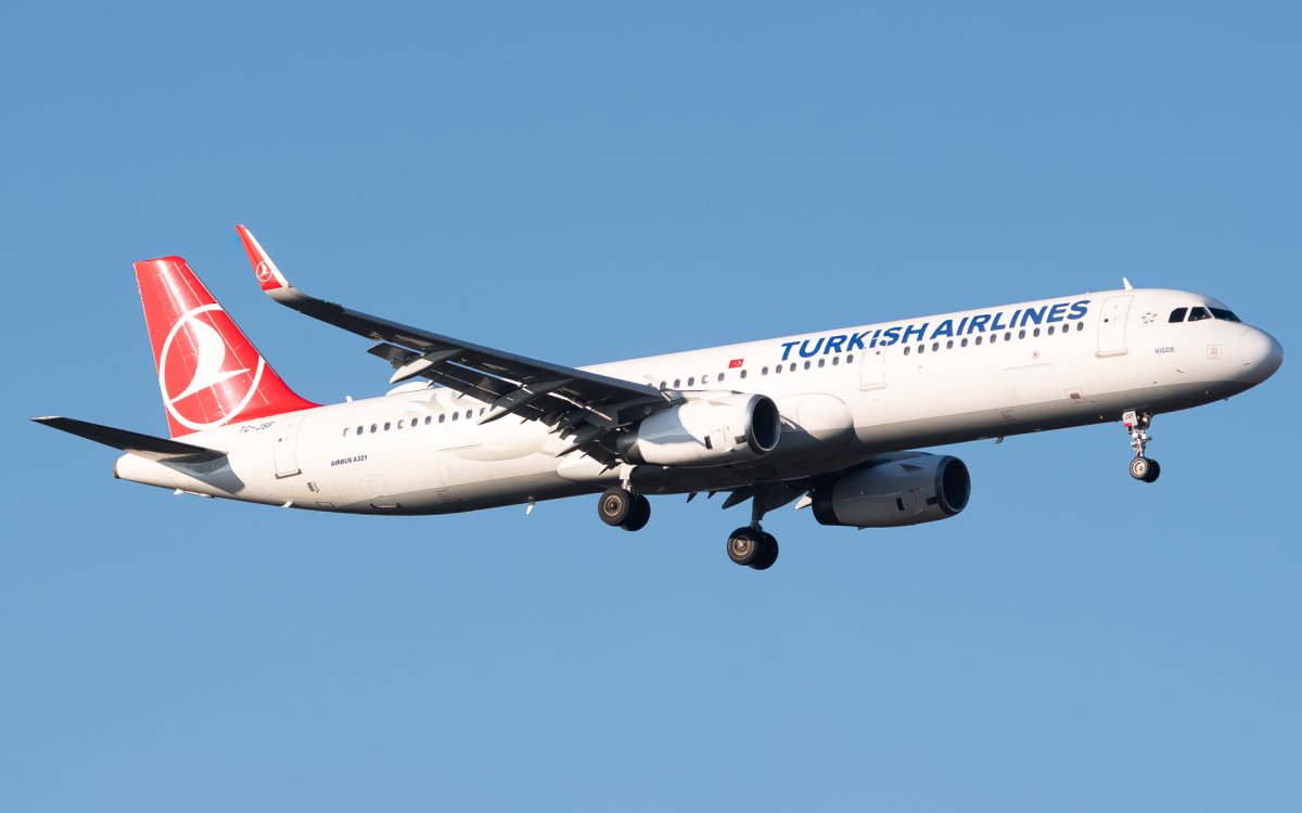 TC-JSF, Airbus A321-231, photographed by Luca Vasiliu