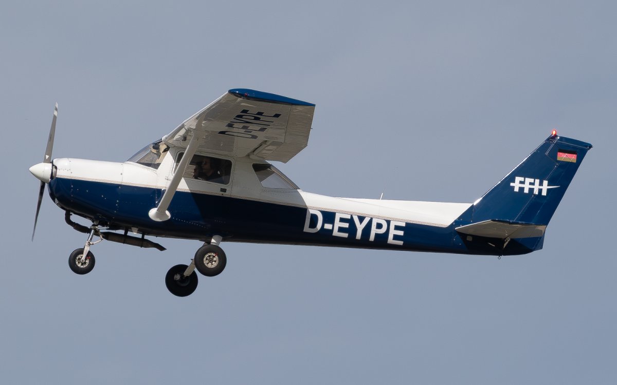 D-EYPE, Cessna F152, photographed by Luca Vasiliu