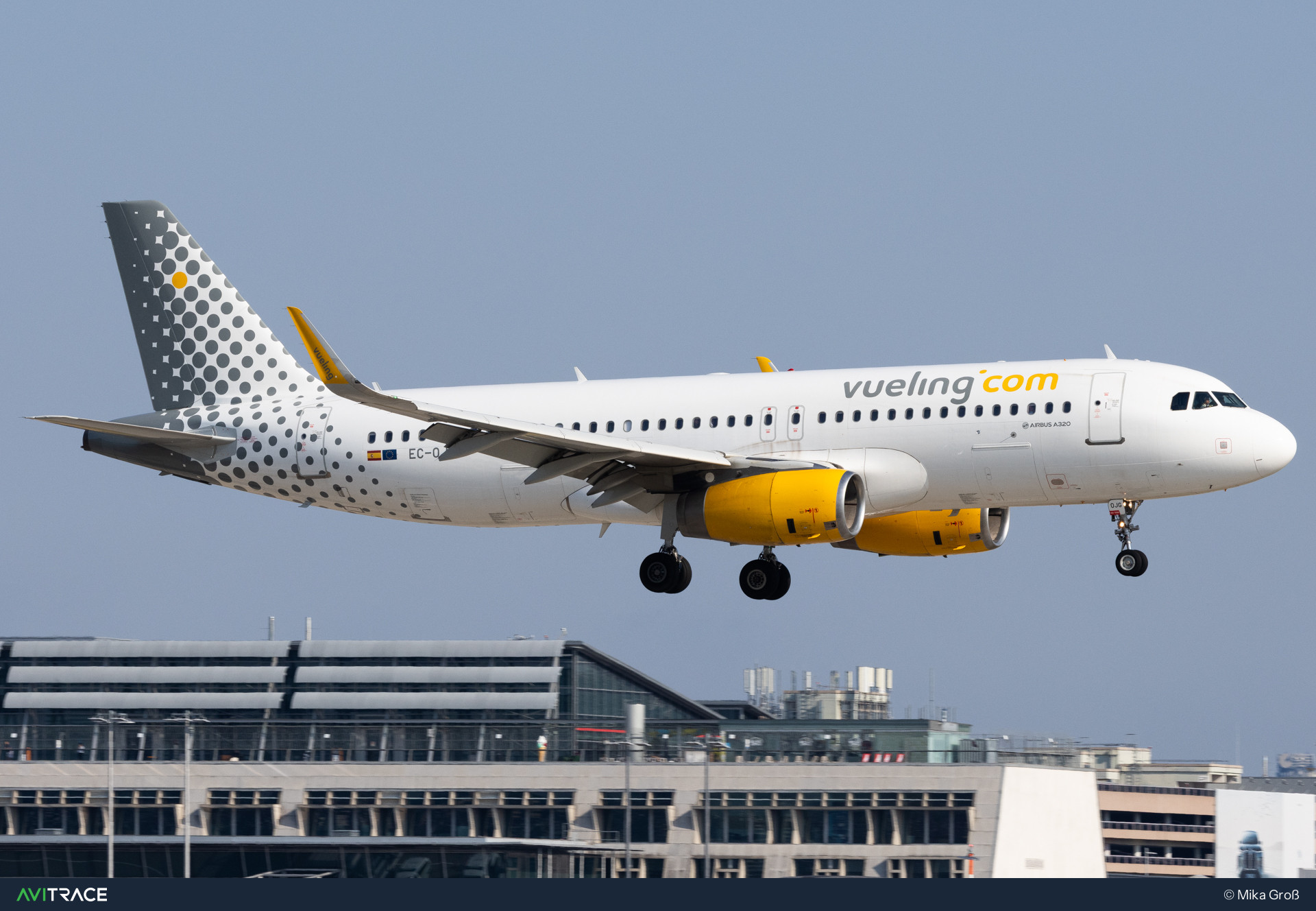 EC-OJG, Airbus A320-232, photographed by Mika Groß