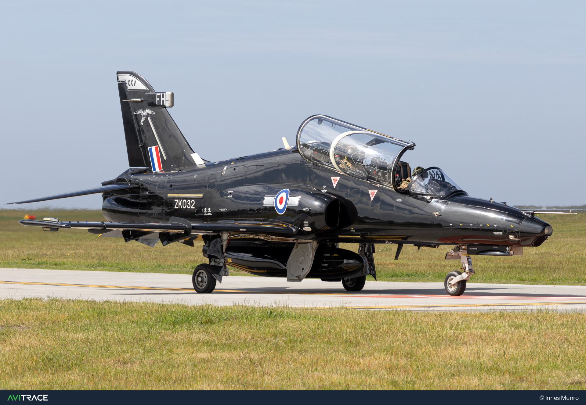 ZK032, BAe Hawk T.2, photographed by Innes Munro