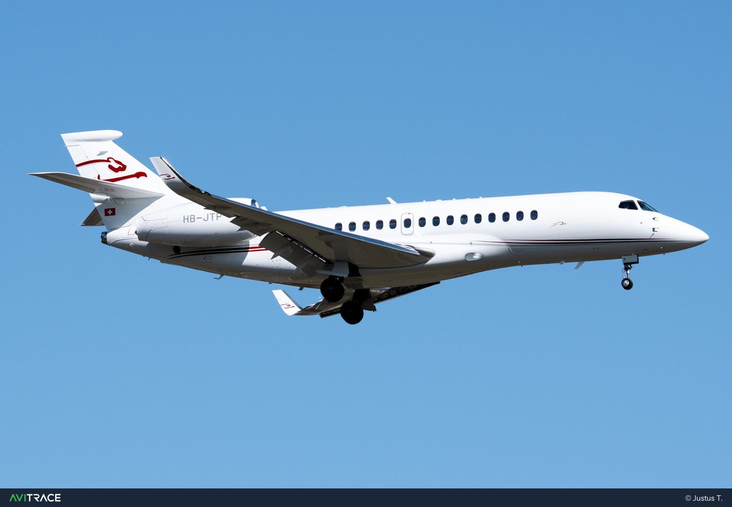 HB-JTP, Falcon 6X, photographed by Justus T.