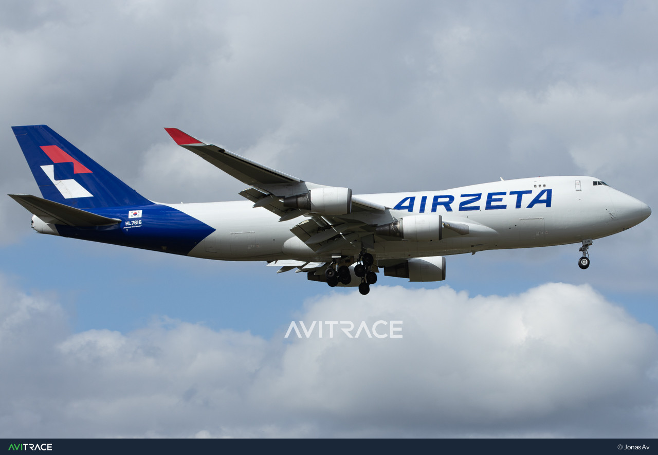 HL7616, Boeing 747-446F, photographed by JonasAv