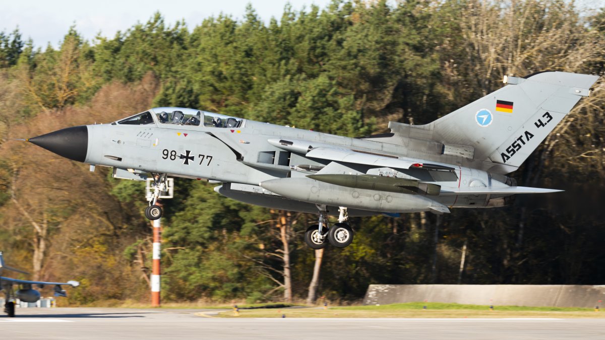98+77, Panavia Tornado IDS, photographed by STRGurke
