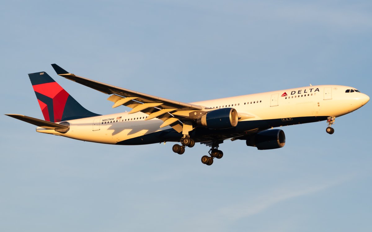 N857NW, Airbus A330-223, photographed by Luca Vasiliu
