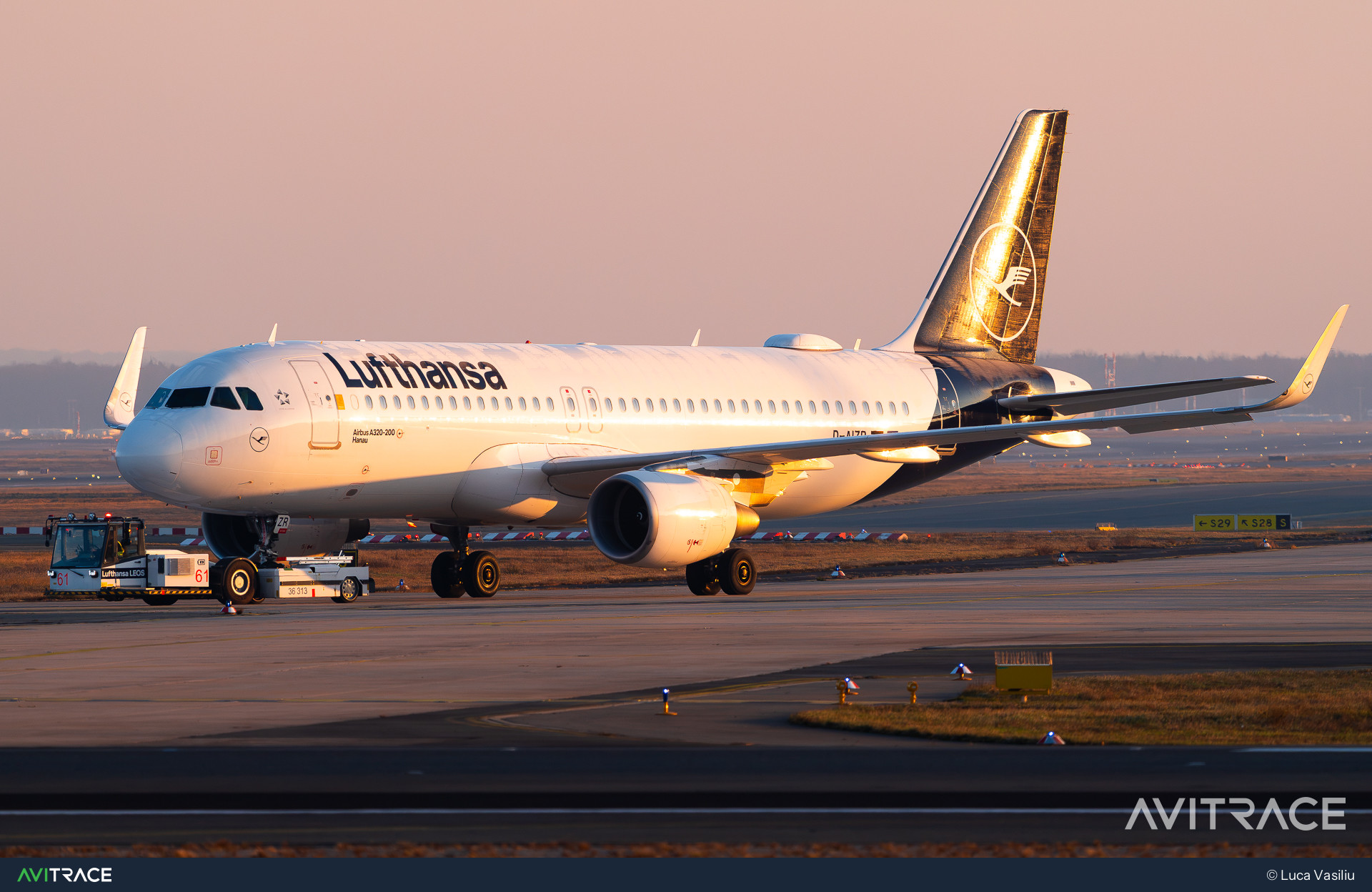 D-AIZR, Airbus A320-214, photographed by Luca Vasiliu