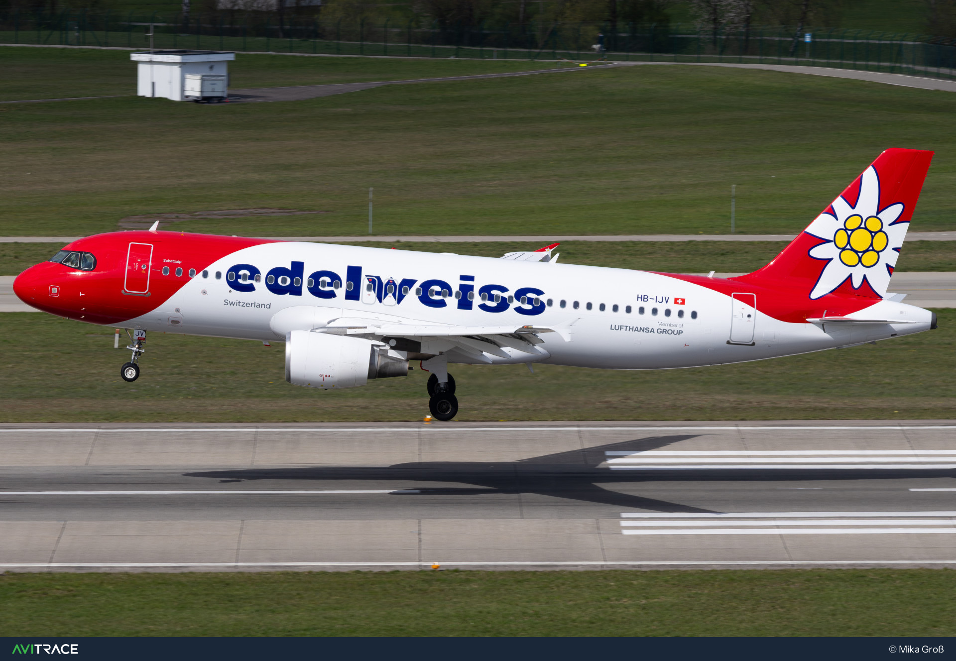 HB-IJV, Airbus A320-214, photographed by Mika Groß