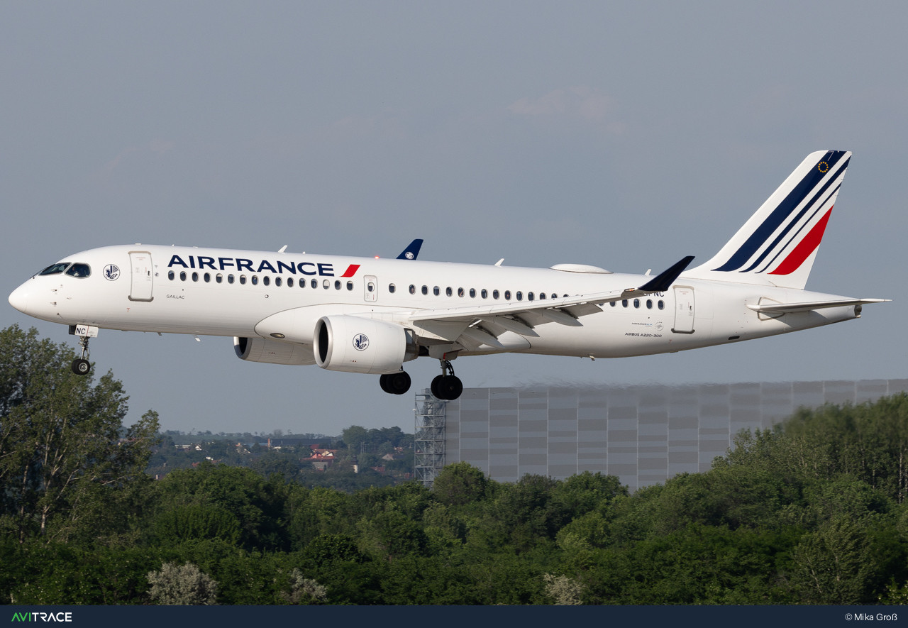 F-HPNC, Airbus A220-371, photographed by Mika Groß