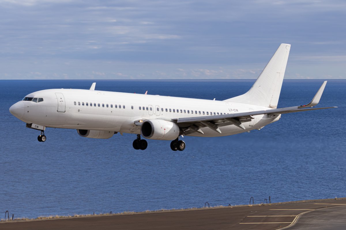 LY-CIN, 737-83N, photographed by Schnitzel