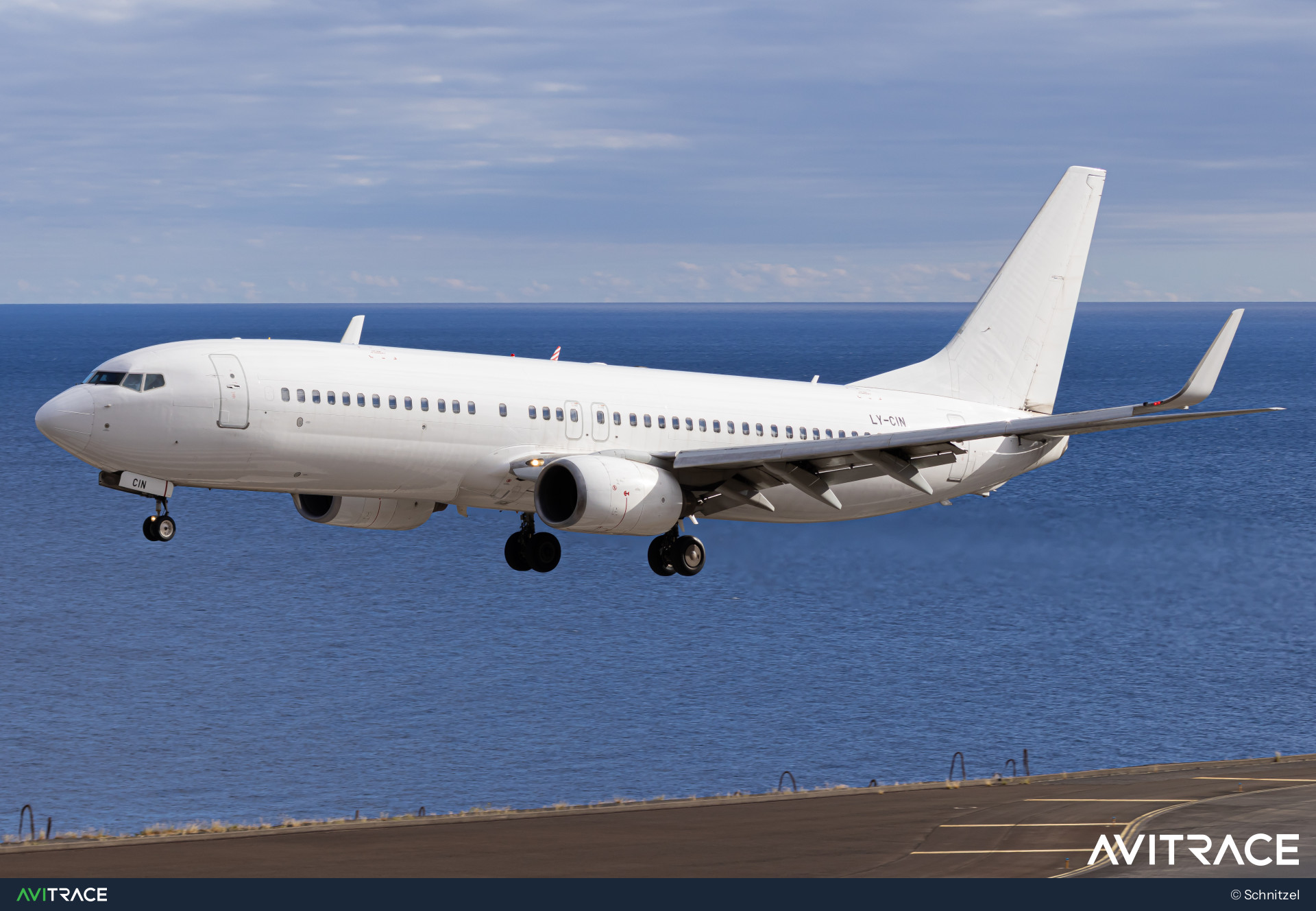 LY-CIN, 737-83N, photographed by Schnitzel
