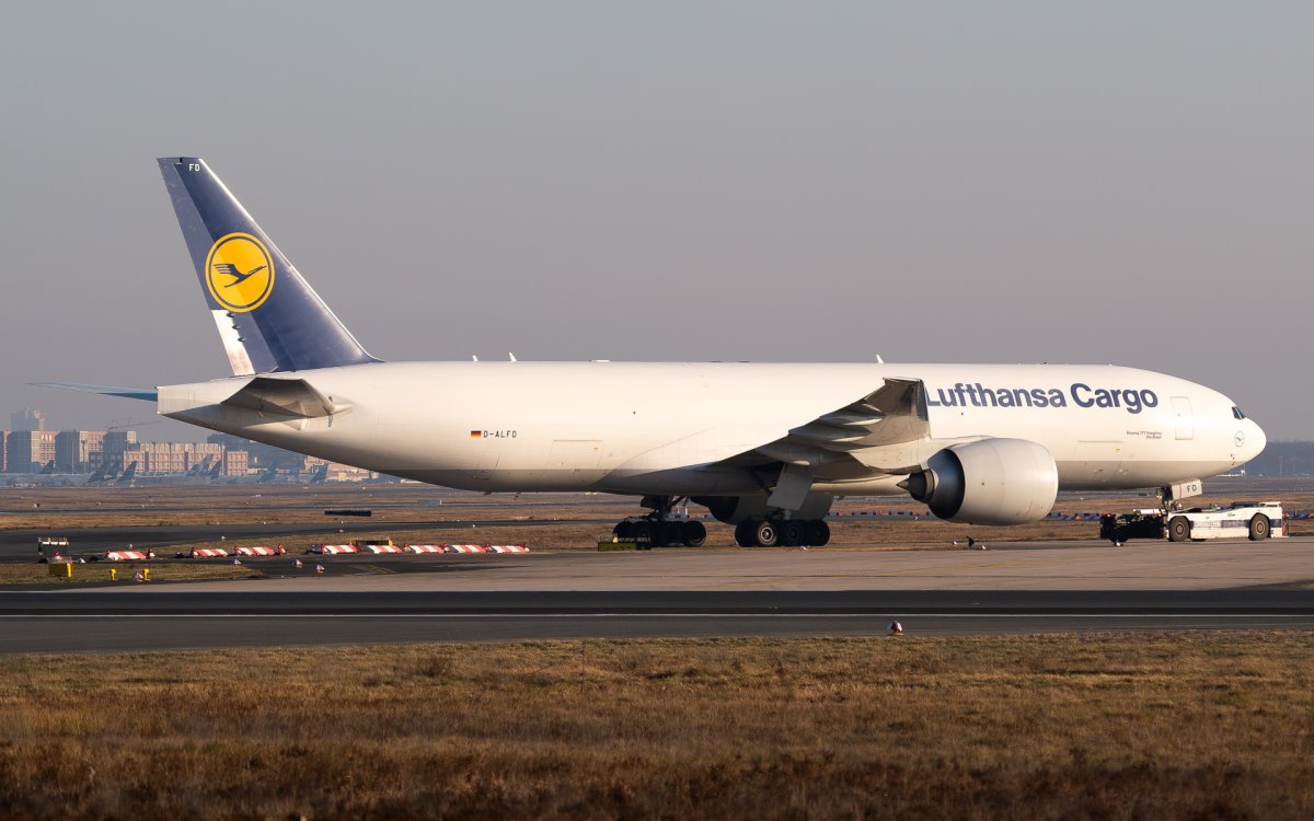 D-ALFD, Boeing 777-FBT, photographed by Luca Vasiliu