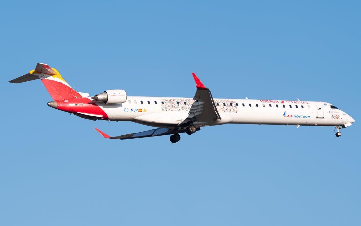 EC-MJP, Bombardier CRJ-1000, photographed by Luca Vasiliu