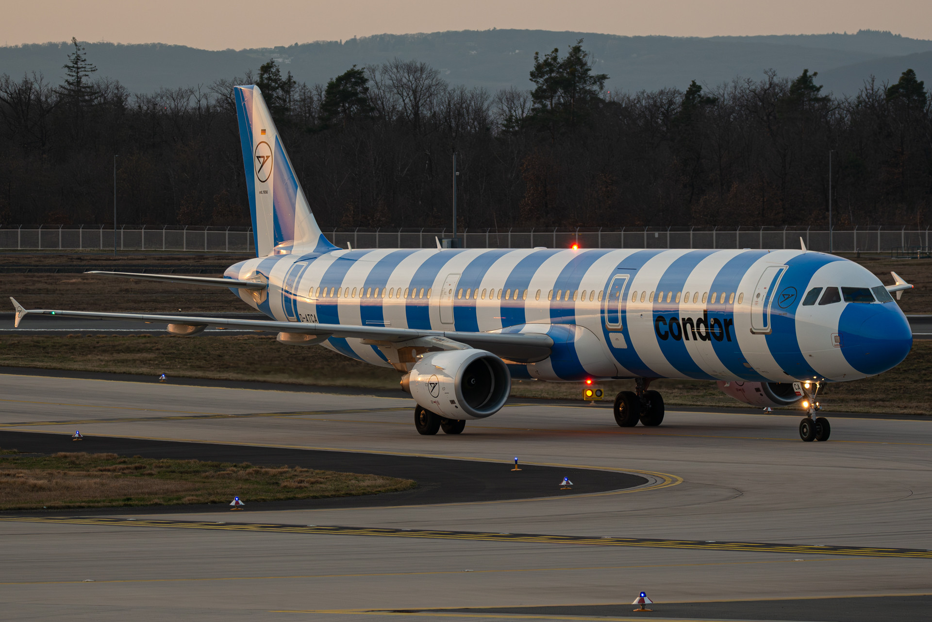 D-AICA, Airbus A320-212, photographed by Consti44