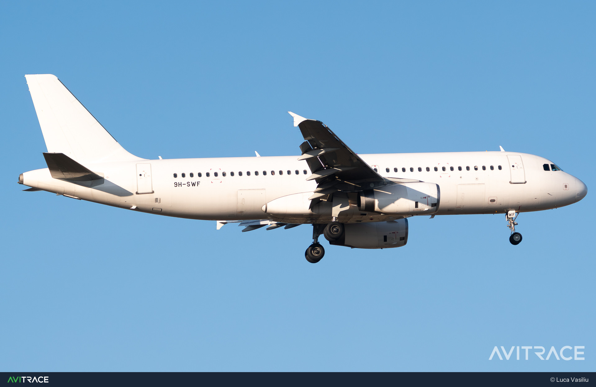 9H-SWF, Airbus A320-232, photographed by Luca Vasiliu